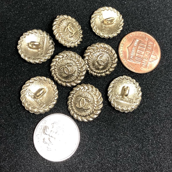 Chanel buttons. - Picture 2 of 4